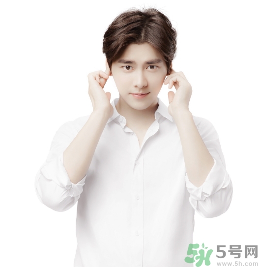 結(jié)婚可以穿白色襯衫嗎？結(jié)婚可以穿藍(lán)色西裝嗎？