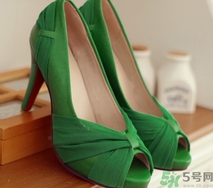 結(jié)婚可以穿綠色衣服嗎？結(jié)婚為什么穿綠鞋子？