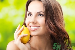 用檸檬水洗臉好嗎？怎么用檸檬水洗臉