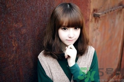 皮膚不白的人染什么顏色的頭發(fā)？頭發(fā)顏色怎么選擇？