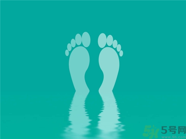 腳拇指外翻遺傳嗎？腳拇指外翻怎么矯正？