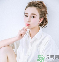 皮膚不白的人染什么顏色的頭發(fā)？頭發(fā)顏色怎么選擇？