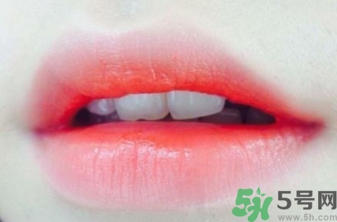 口紅怎么選適合自己的？口紅怎么涂好看？