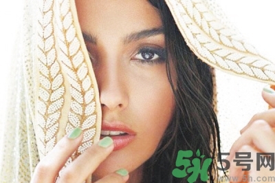 夏天曬黑了多久恢復(fù)？夏天曬黑了怎么白回來？