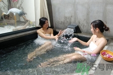 泡溫泉要準(zhǔn)備什么？泡溫泉要自帶拖鞋嗎？