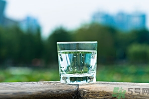 蘇打水可以喝嗎？小蘇打能吃嗎？