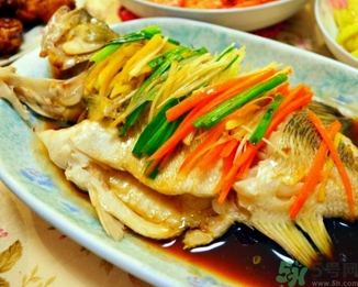 鱸魚(yú)的熱量是多少？清蒸鱸魚(yú)的熱量是多少？