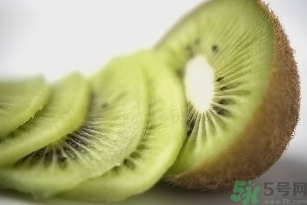 獼猴桃皮皺了還能吃嗎?獼猴桃皮皺了是怎么回事 獼猴桃皮皺了還能吃嗎?獼猴桃皮皺了是怎么回事