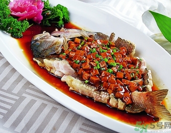 鱸魚(yú)和南瓜可以一起吃嗎？鱸魚(yú)和南瓜一起吃會(huì)中毒嗎？