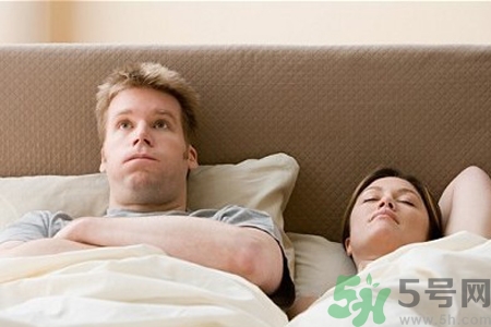 晚上餓著肚子睡覺好嗎？餓著肚子睡覺對身體的危害