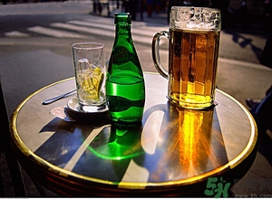 小蘇打能治癌癥嗎？蘇打水可以治癌癥嗎？