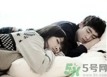 受孕成功后有什么癥狀？早孕試紙一深一淺是懷孕了嗎？