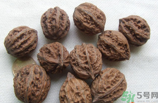 野核桃能吃嗎？野核桃怎么吃？