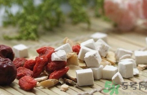 黃芪和枸杞能不能一起泡水喝?黃芪和枸杞泡水喝有什么作用 黃芪和枸杞能不能一起泡水喝?黃芪和枸杞泡水喝有什么作用