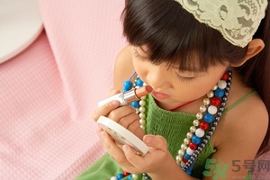 潤唇膏可以增長睫毛嗎?潤唇膏可以涂睫毛嗎? 潤唇膏可以增長睫毛嗎?潤唇膏可以涂睫毛嗎?