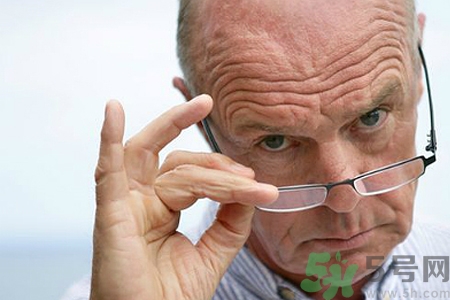 眼睛視力模糊是怎么回事？眼睛視力模糊是怎么辦？