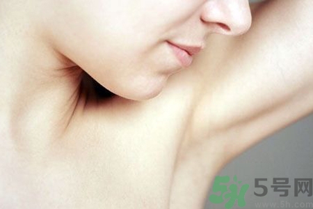 女性腋下刺痛怎么回事？腋下刺痛怎么辦？