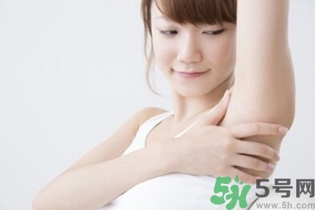 腋毛為什么會變色？腋毛上有白色附著物怎么回事？