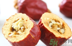 紅棗夾核桃的營(yíng)養(yǎng)價(jià)值 紅棗夾核桃的功效與作用 紅棗夾核桃的營(yíng)養(yǎng)價(jià)值 紅棗夾核桃的功效與作用
