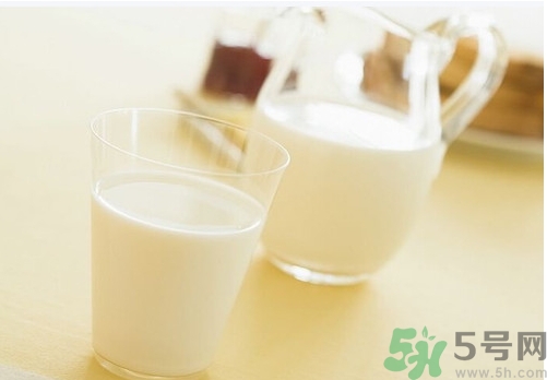 嬰兒奶粉大人能喝嗎？嬰兒奶粉大人喝了會(huì)怎樣？