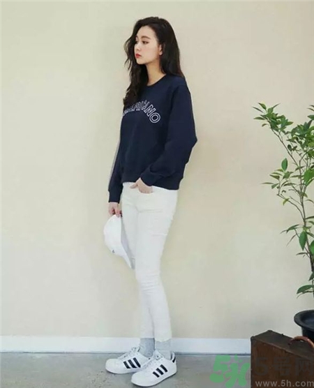 衛(wèi)衣配什么褲子好看?衛(wèi)衣搭配牛仔褲好看嗎? 衛(wèi)衣配什么褲子好看?衛(wèi)衣搭配牛仔褲好看嗎?