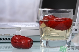 喝紅棗水會(huì)影響月經(jīng)嗎?喝紅棗水月經(jīng)推遲嗎? 喝紅棗水會(huì)影響月經(jīng)嗎?喝紅棗水月經(jīng)推遲嗎?