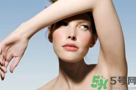腋毛為什么會變色？腋毛上有白色附著物怎么回事？