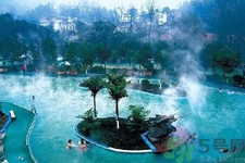 泡溫泉可以穿沙灘褲嗎？泡溫泉要穿游泳褲嗎？