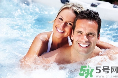 泡溫泉可以帶金戒指嗎？泡溫泉可以帶金首飾嗎？