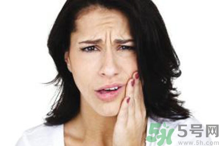 懷孕口腔潰瘍?cè)趺椿厥?？懷孕口腔潰瘍?cè)趺崔k？