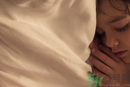 睡軟床為什么會腰疼?睡軟床好還是硬床好 睡軟床為什么會腰疼?睡軟床好還是硬床好