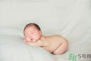 秋天寶寶蓋什么睡覺？秋天蓋什么被子好？