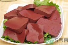 鴨血的營養(yǎng)價值 鴨血的功效與作用 鴨血的營養(yǎng)價值 鴨血的功效與作用