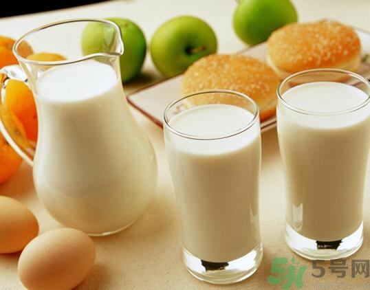 羊奶粉好還是牛奶粉好？羊奶粉排行榜10強有哪些