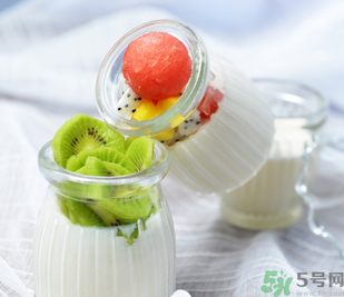 柿子和酸奶能一起吃嗎？柿子和酸奶能一起吃會(huì)中毒嗎？