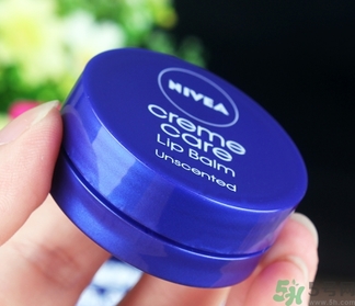 凡士林可以吃嗎？凡士林可以涂嘴唇嗎