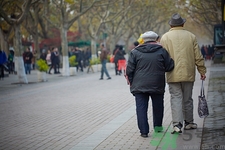 散步可以降血壓?jiǎn)?散步有什么好處 散步可以降血壓?jiǎn)?散步有什么好處