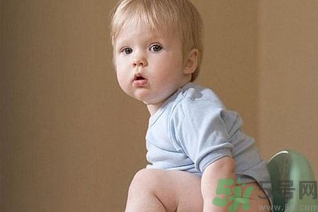 小孩尿黃是怎么回事？小孩尿黃怎么辦？