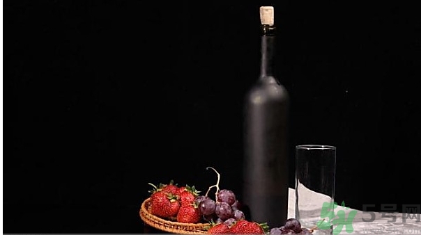 葡萄酒可以用塑料瓶裝嗎？自釀葡萄酒用什么裝比較好？