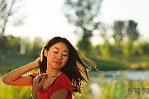 掉頭發(fā)用什么洗發(fā)水最好？掉頭發(fā)用什么洗發(fā)水好？