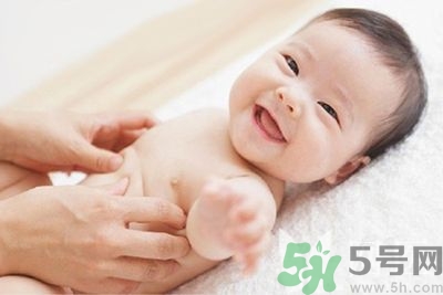 爽身粉什么牌子好？爽身粉和痱子粉的區(qū)別