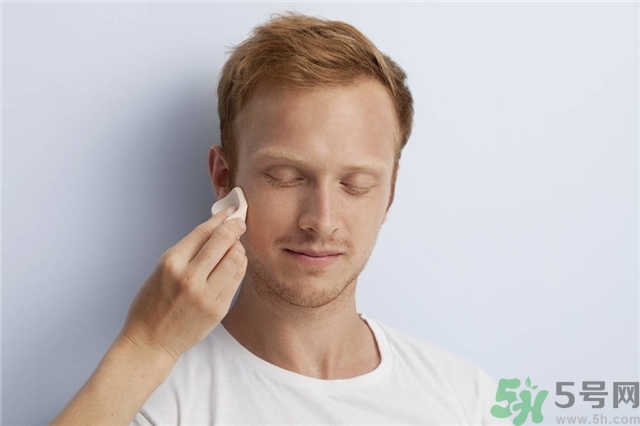 皮膚差的男生怎么洗臉？皮膚差的男生晨起不能用清水洗臉