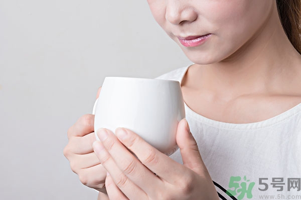 皮膚太干燥怎么辦？皮膚太干燥補(bǔ)水最好的方法如下