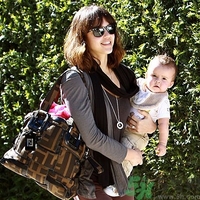 媽媽包哪個(gè)牌子好？媽媽包里面裝什么必備