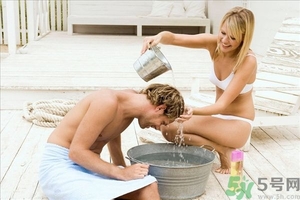 掉頭發(fā)用白醋洗頭好嗎？掉頭發(fā)用醋洗好嗎？