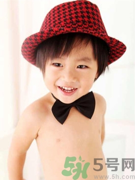 寶寶能吃零食嗎？寶寶吃零食的危害