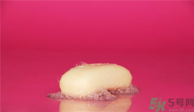 甘油直接擦臉好嗎？甘油可以直接涂臉上嗎？