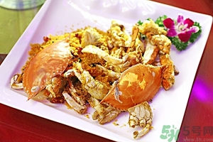 吃大閘蟹配什么酒好？大閘蟹和什么酒搭配最好吃