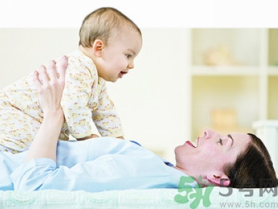 母乳喂養(yǎng)的好處有哪些？母乳喂養(yǎng)怎么知道寶寶吃飽了沒？