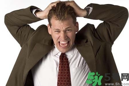 頭發(fā)油膩掉發(fā)怎么辦？頭發(fā)油膩掉發(fā)怎么回事？